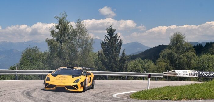 La Lamborghini Gallardo di Moratelli sui tornanti del Bondone.