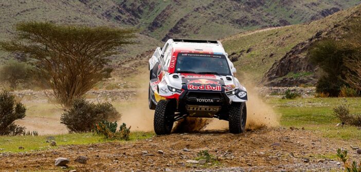 Al Attiyah mette le ali al suo Hilux T1+