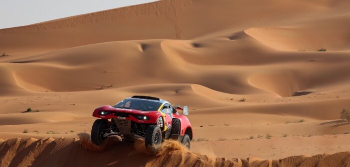 Loeb imprendibile anche sulle dune del quartiere vuoto.