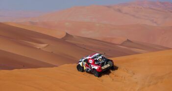 L'Hilux di Al Attiyah sulle dune della sua quinta Dakar