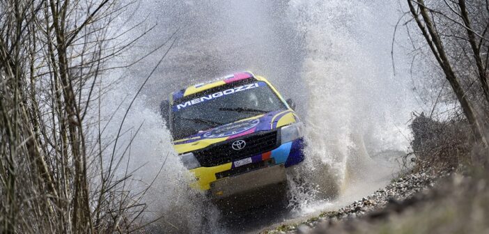 Manuele Mengozzi mette le ali al suo Toyota Hilux Overdrive.