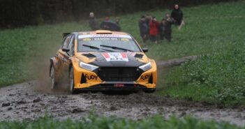 ARDENNE IN VERSIONE WRC Il vincitore Linnamàe in uno dei tanti passaggi impegnativi ..