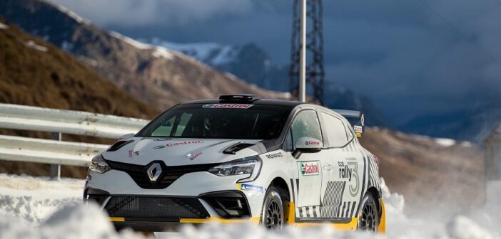 La Renault Clio Rally3 nei test di sviluppo invernali.