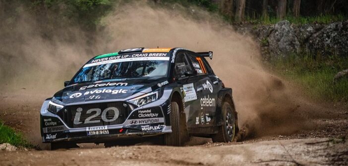 La hyundai i20 rally2 di Meeke in azione sulle stage del Aboboreira