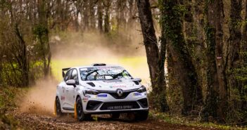 Ribaud al debutto con la Clio Rally3 nel ruolo di apripista alla prima del francese terra.