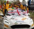 Valentino Ledda festeggia al traguardo il suo primo rally