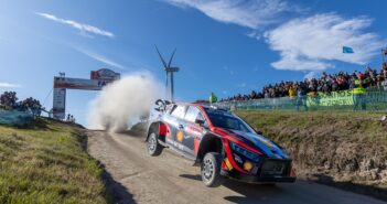 IL PORTOGALLO RINNOVA CON WRC Lappi in una delle foto simbolo del della gara lusitana sul salto di Fafe