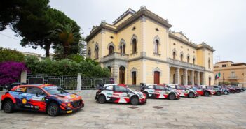 Le auto schierate in bella mostra ad Olbia sede dell'edizione 2021