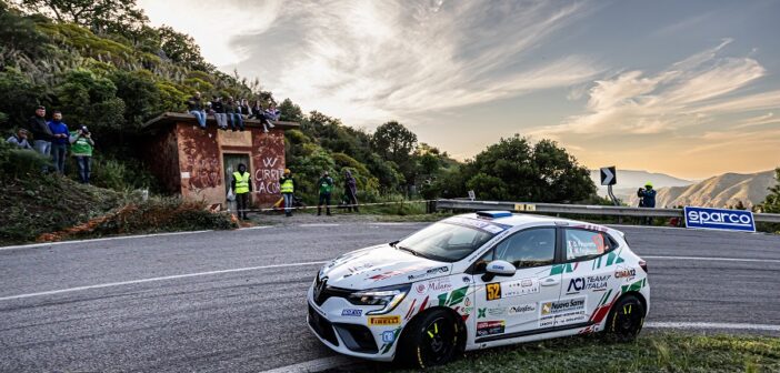 La Renault Clio Rally5 di Pesavento in azione.