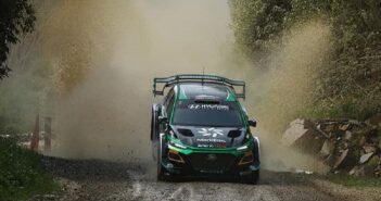 La Kona EV di Paddon in azione