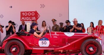 L'Alfa Romeo del vincitore sull pedana finale