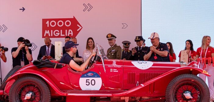 L'Alfa Romeo del vincitore sull pedana finale