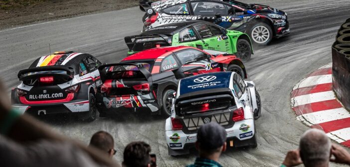 Anton Marklund alla guida di un plotoncino in una delle concitate fasi di gara.