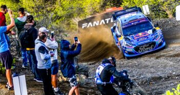 IN M-SPORT SI SBATTONO LE PORTE Tanak in uno spettacolare passaggio sulle speciali eloleniche