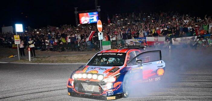 Sordo sulla i20 WRC Plus infiamma il pubblico (Credit Fotomagnano)