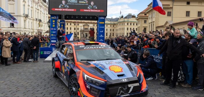 Neuville nella affollatissima partenza di Praga