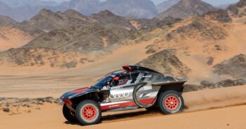 EKSTROM APRE LA DAKAR 2024 Ekstrom e la sua Audi sulla sabbia di Alula