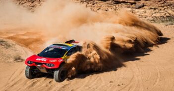 Sébastien Loeb cavalca le dune con l'Hunter BRX