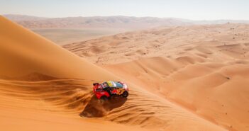Sébastien Loeb sulle dune del quartiere vuoto