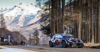 Evans resiste agli attacchi di Ogier e Neuville