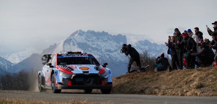 Neuville vola sulle speciali del sabato