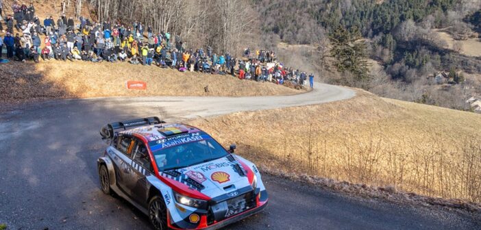 Neuville vola verso il primo successo stagionale