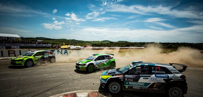 Uno dei momenti di grande bagarre sul circuito di Ittiri