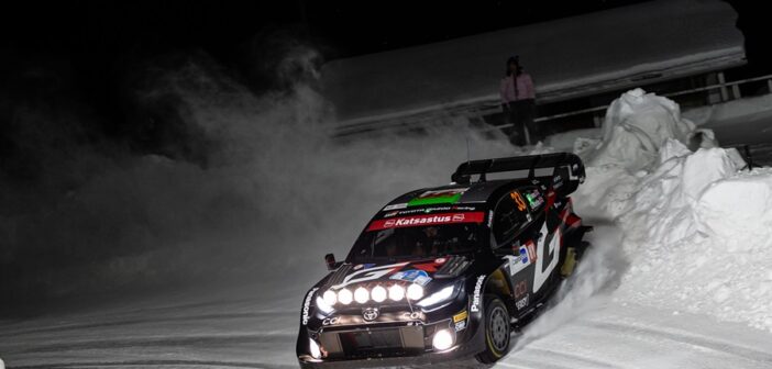 Elfyn Evans in azione sui ghiacci dell'Arctic