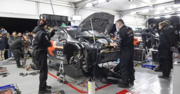 Il service Toyota al lavoro sulla GR Yaris Rally1