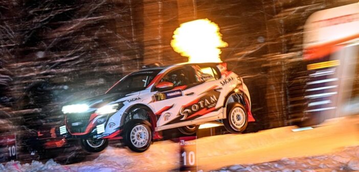 La Peugeot 208 Rally4 di Fontana nella The Red Barn Arena