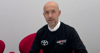 Basso alla firma del contratto con Toyota Italia