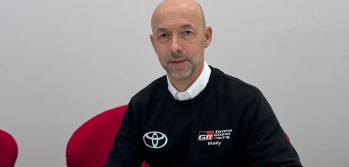 Basso alla firma del contratto con Toyota Italia