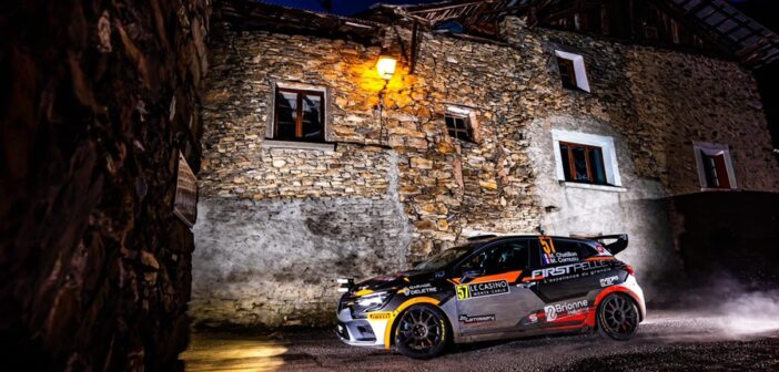 La Clio Rally3 di Maatteo Chatillon sulle strade del Monte