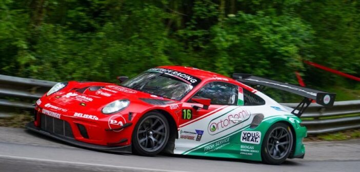 La Porsche 911 GT3R di Gaetani sulle rampe del Fito