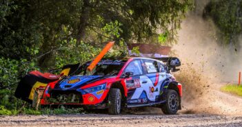 Neuville nel suo svarione allo shake in Lettonia
