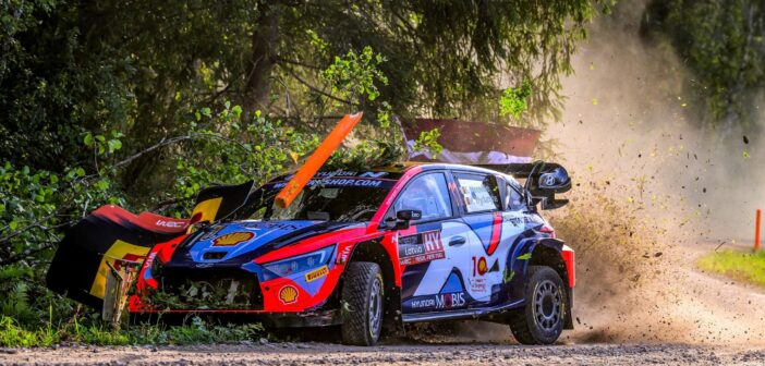 Neuville nel suo svarione allo shake in Lettonia
