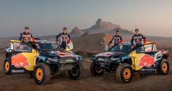 I due Hilux ufficiali TGR alla presentazione Dakar