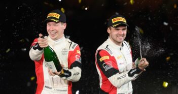 Gryazin alla festa del podio WRC2 in Japan