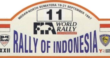 L’INDONESIA INFRANGE IL SOGNO USA Una sbiadita targa dell'indonesia si appresta a ridare luce ai suoi colori