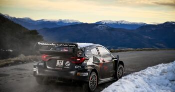 Ogier allunga e si scrolla di dosso ..