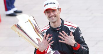 Ogier festeggia i dieci sucessi ..