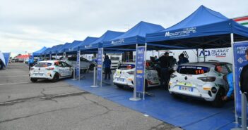 Il service park del Mille Miglia con in primo piano le Clio dello Junior