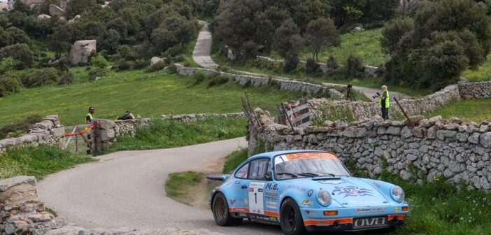 La Porsche 911 RS Carrera di Musti tra i muretti della Costa Smeralda