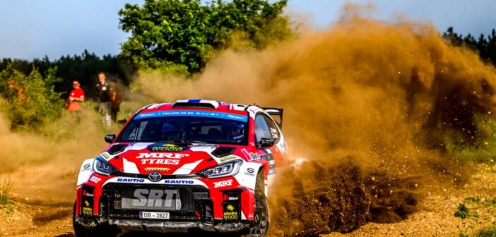 La Yaris di Roope Korhonen la spunta in un finale drammatico