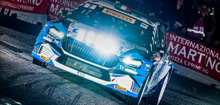 La Skoda Fabia RS Rally2 di Stefano Albertini nella prova by night del venerdì