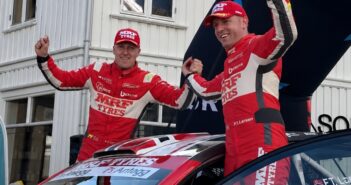 Tore Larsen festeggia al reaguardo del Grimstad
