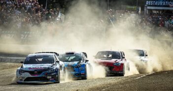 La Megane di Pailler tira il gruppone a Lohèac