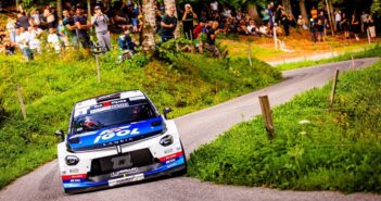 La Lancia di Bonato si getta in una delle tante discese alpine