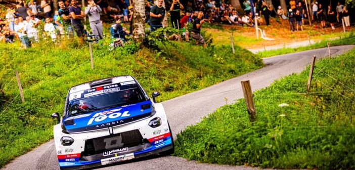 La Lancia di Bonato si getta in una delle tante discese alpine