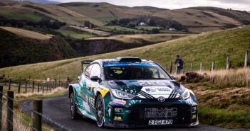 La Yaris di Meeke regina delle colline gallesi
